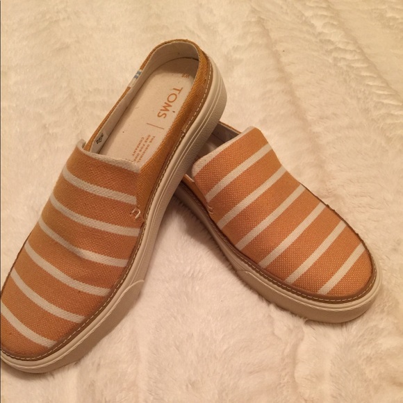 Toms Shoes - NWOT Toms Slip On Shoes